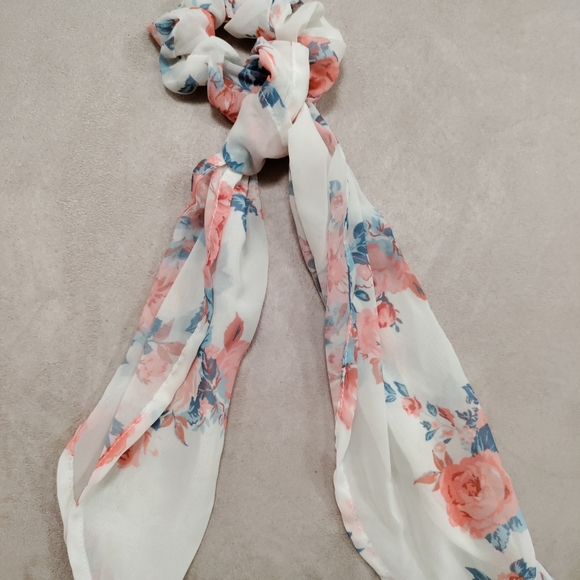 NWT Francesca's floral scarf hair ties - Picture 3 of 5